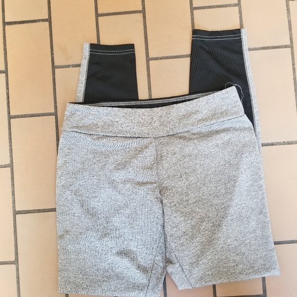 Work Out Leggings 🥳🥳🥳 - Picture 2 of 4